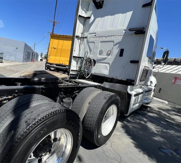 2014 International Prostar - Image 6