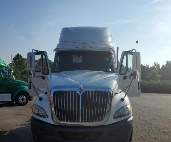 2017 International Prostar - Image 6