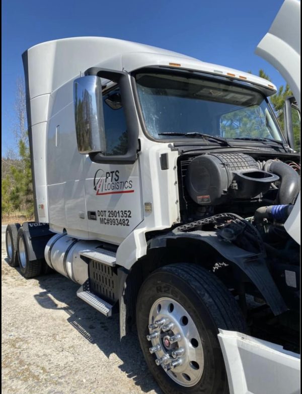 2015 Volvo VNL64T630 - Image 8