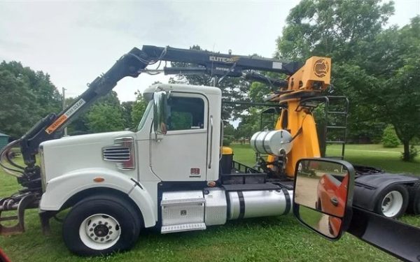 2017 Freightliner 122 SD - Image 2