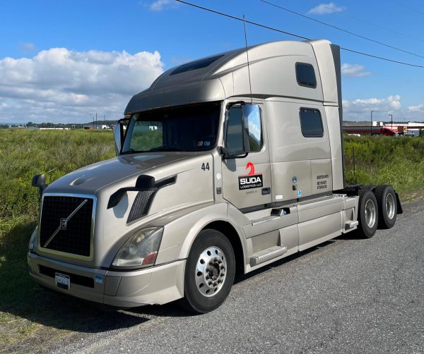 2016 VOLVO VNL64T780 Sleeper
