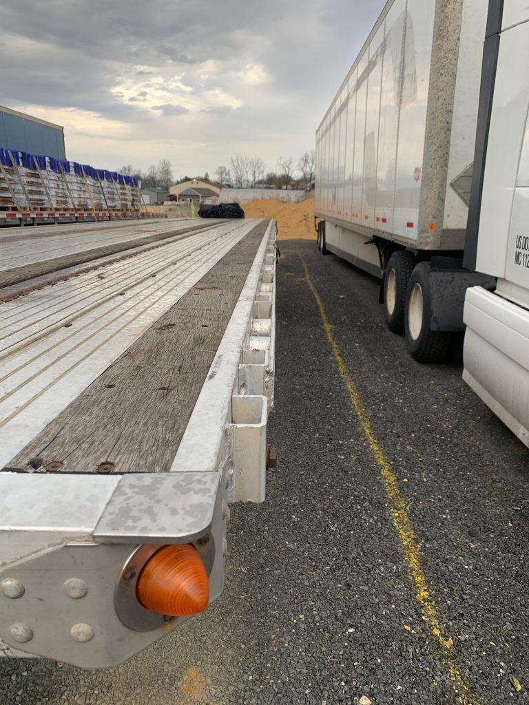 2013 UTILITY Flat Bed Trailer - Image 2