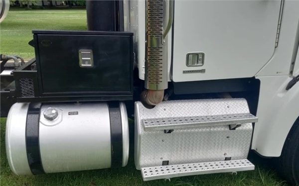 2017 Freightliner 122 SD - Image 8