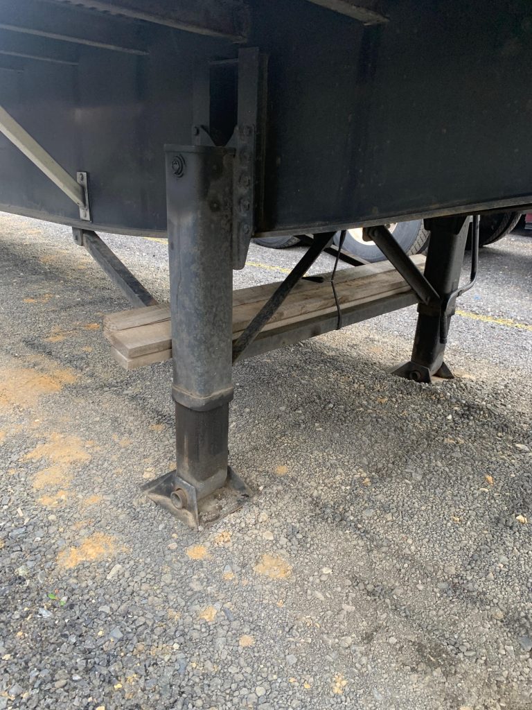 2013 UTILITY Flat Bed Trailer - Image 4