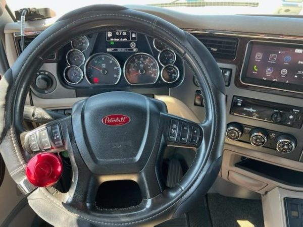 2018 Peterbilt 579 - Image 8