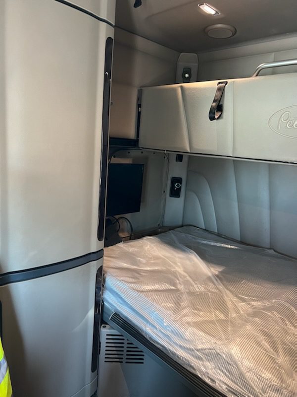 2018 Peterbilt 579 - Image 13