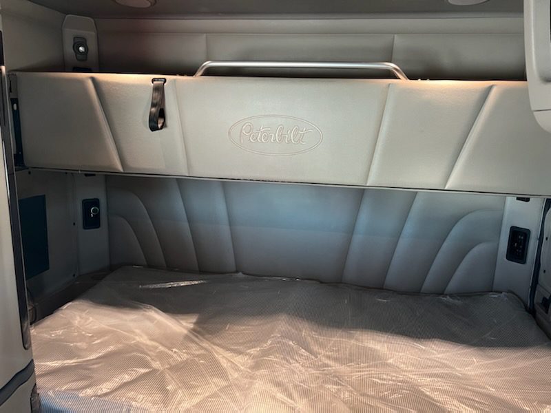2018 Peterbilt 579 - Image 14