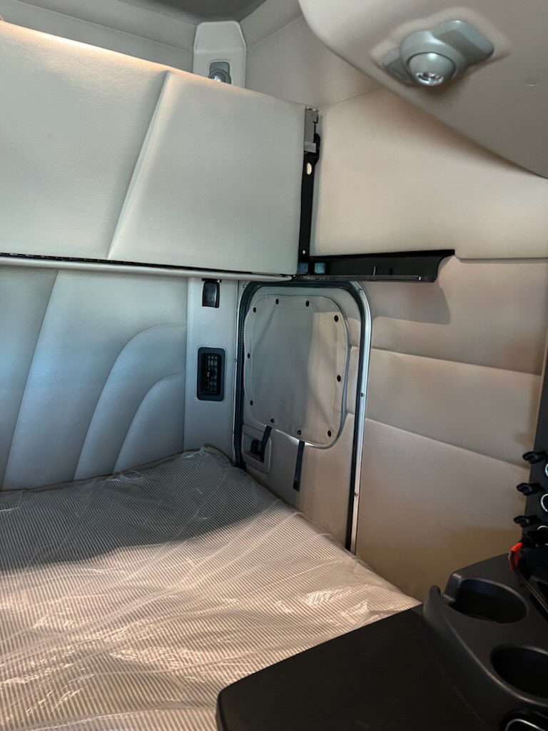 2018 Peterbilt 579 - Image 15