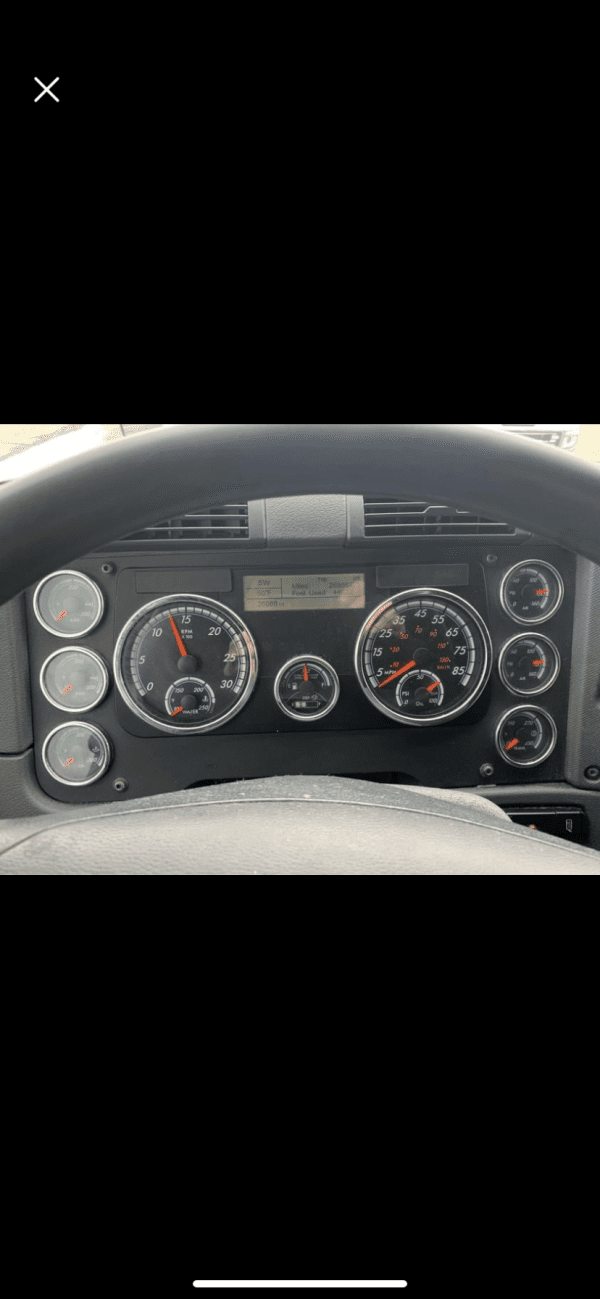 2015 Freightliner Cascadia 125 - Image 4