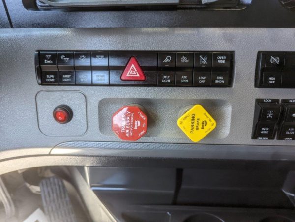 2018 Freightliner Cascadia - Image 24