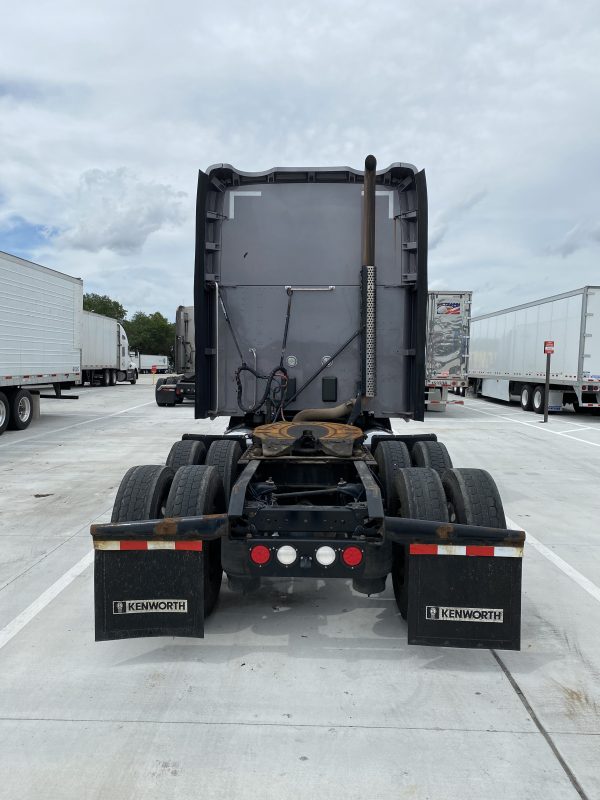 2016 Kenworth T680 - Image 3