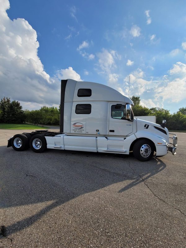 2019 Volvo VNL860 - Image 2
