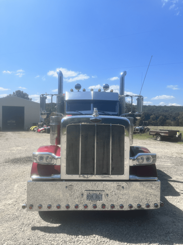 2018 Peterbilt 389 - Image 4