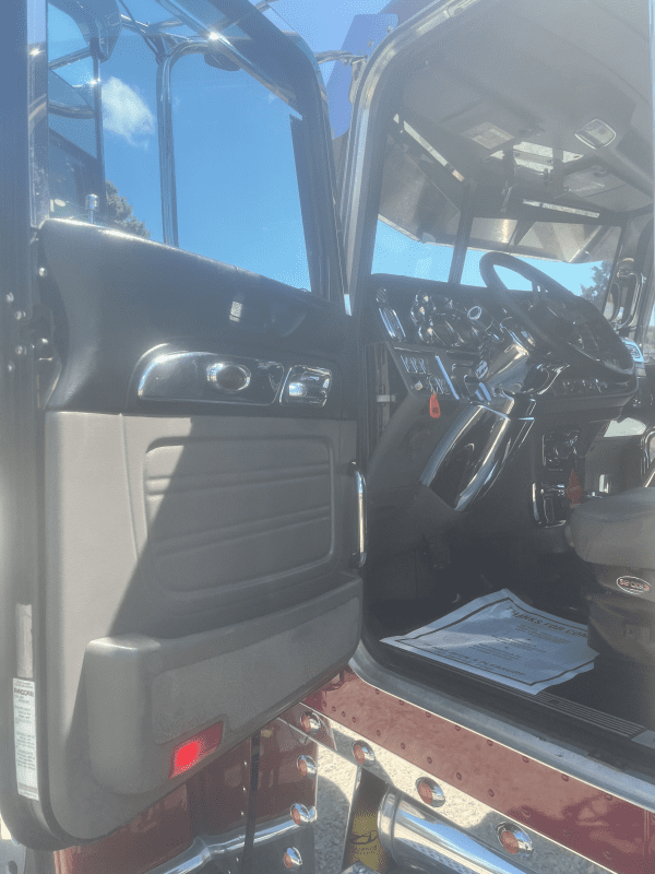 2018 Peterbilt 389 - Image 7