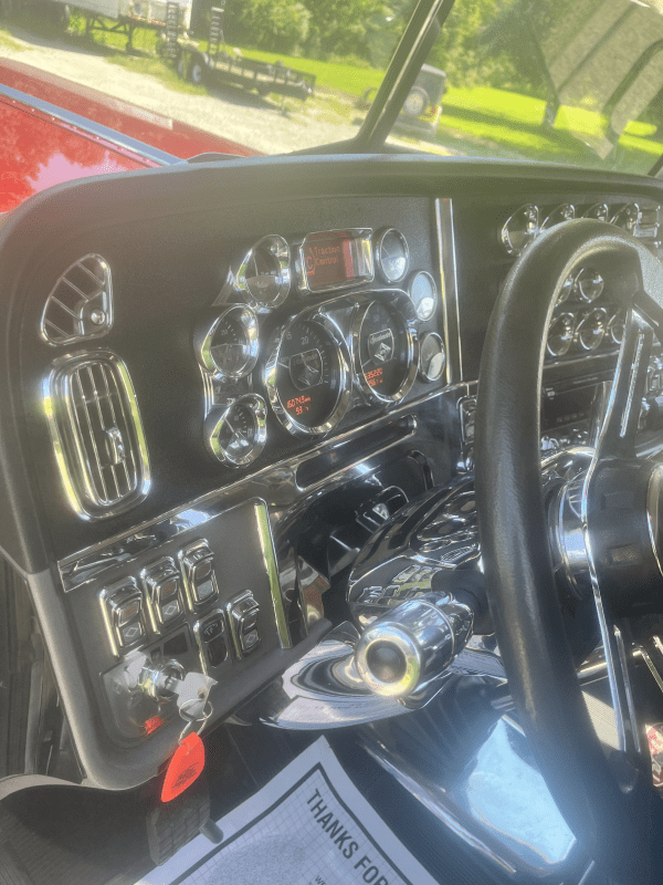 2018 Peterbilt 389 - Image 8