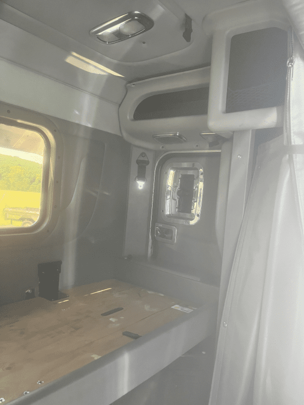2018 Peterbilt 389 - Image 12