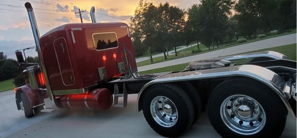 2018 Peterbilt 389 - Image 11