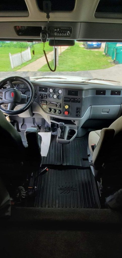 2014 Peterbilt 579 - Image 7