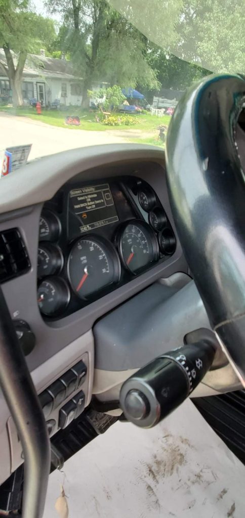 2014 Peterbilt 579 - Image 8