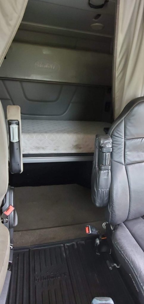 2014 Peterbilt 579 - Image 9