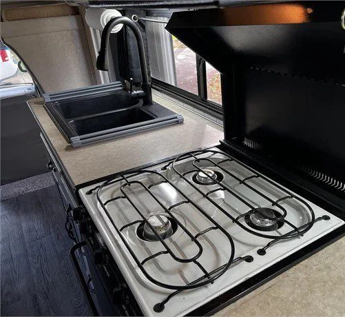 2002 COACHMEN LEPRECHAUN 314SS - Image 10