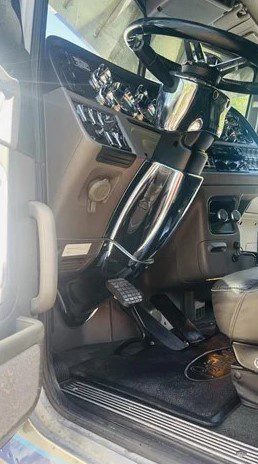 2019 PETERBILT 389 PRIDE & CLASS - Image 10