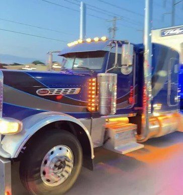 2019 PETERBILT 389 PRIDE & CLASS - Image 12