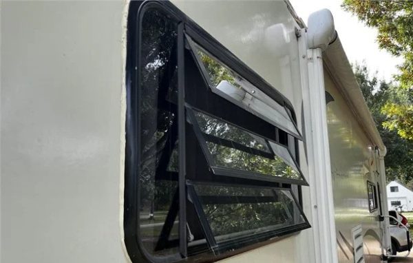 2002 COACHMEN LEPRECHAUN 314SS - Image 37