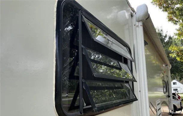 2002 COACHMEN LEPRECHAUN 314SS - Image 37