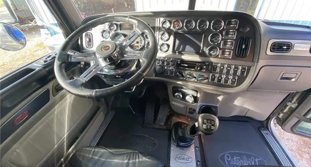 2019 PETERBILT 389 PRIDE & CLASS - Image 6