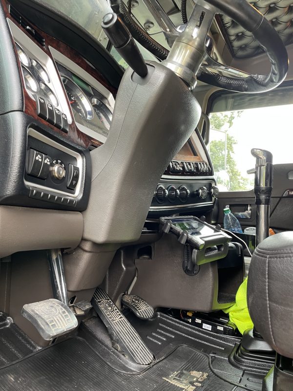 2020 Kenworth W900 - Image 7