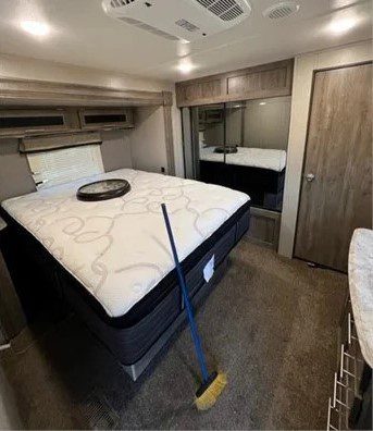 2021 FOREST RIVER AURORA 34BHTS - Image 17