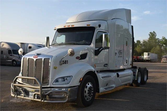 2014 PETERBILT 579 - Image 2