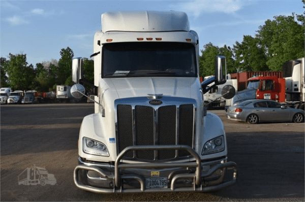 2014 PETERBILT 579 - Image 3
