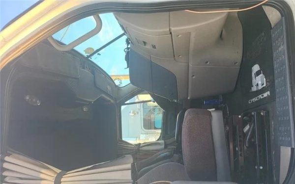 2016 FREIGHTLINER CASCADIA 125 - Image 6