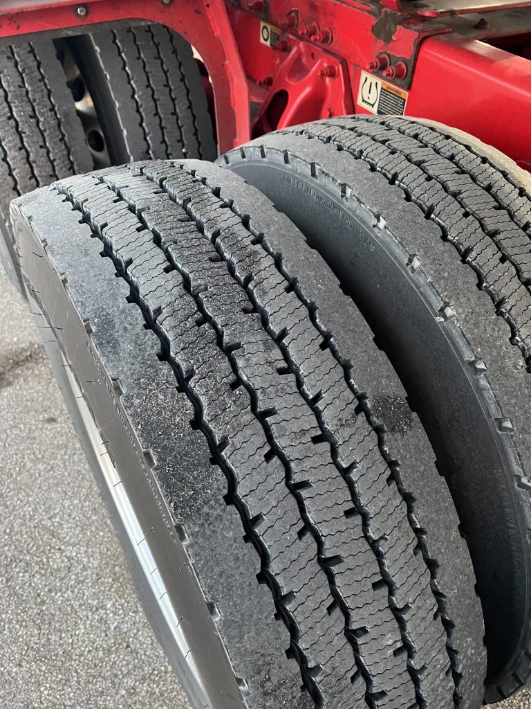 2019 Peterbilt 389 - Image 14