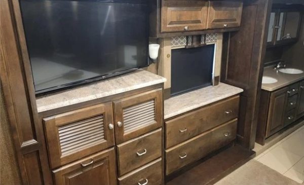 2017 TIFFIN ALLEGRO RED 33AA - Image 8