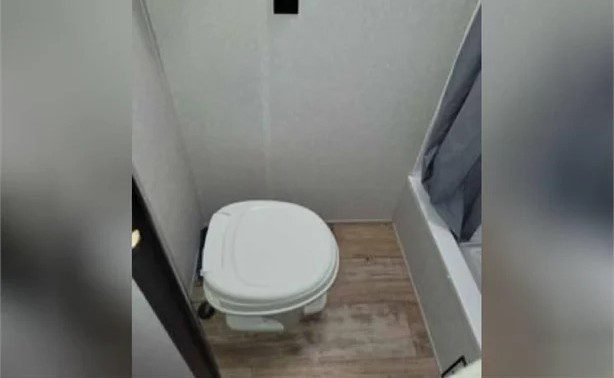 2021 FOREST RIVER CHEROKEE WOLF PUP 16PF - Image 8