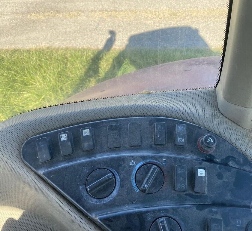 2008 Case IH Magnum 305 Tractor - Image 8