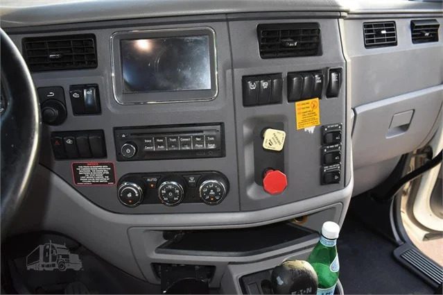 2014 PETERBILT 579 - Image 9