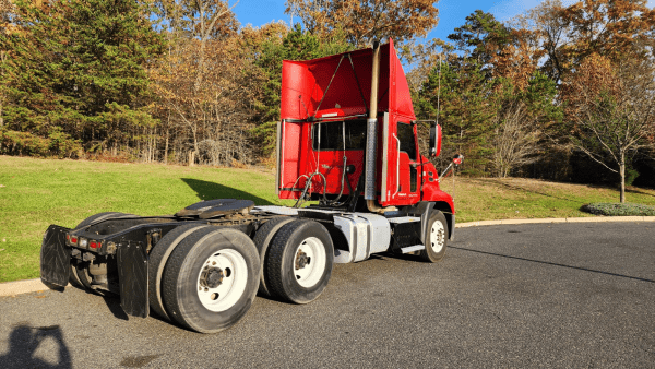 2016 Mack Pinnacle CXU613 - Image 3