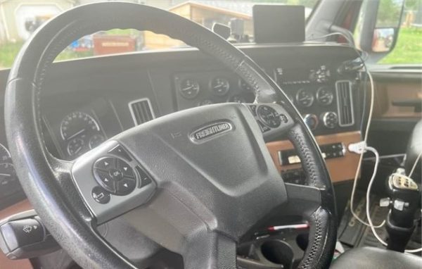 (3)  2019 Freightliners Cascadia 126’s - Image 6