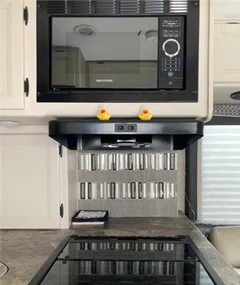 2022 THOR MOTOR COACH CHATEAU 27R - Image 9