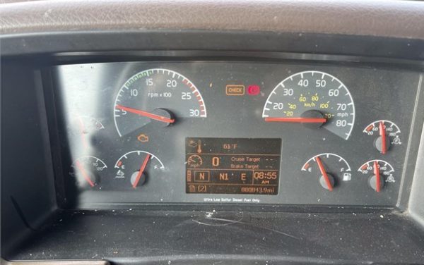 2015 VOLVO VNL64T670 - Image 10