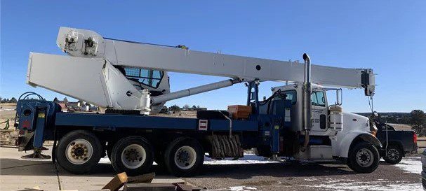 2009 NATIONAL 18103 MOUNTED ON 2009 PETERBILT 367 - Image 2