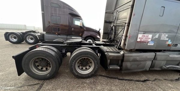 2015 VOLVO VNL64T670 - Image 5