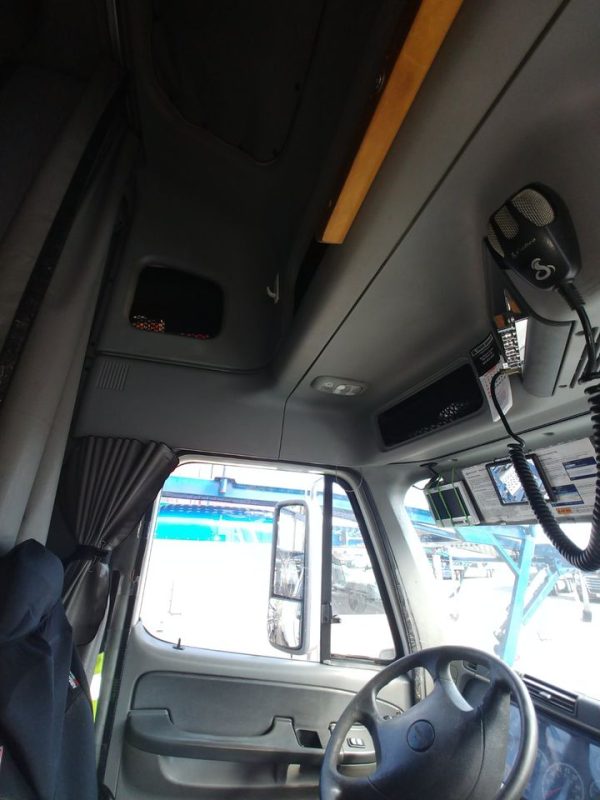 2007 Freightliner Columbia - Image 8