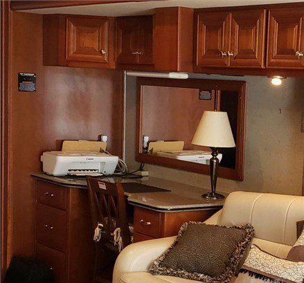 2009 FLEETWOOD REVOLUTION LE 42K - Image 9