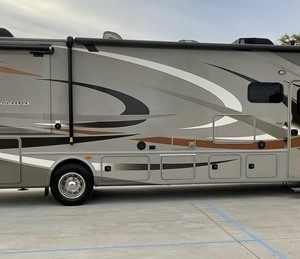 2016 THOR MOTOR COACH HURRICANE 35C