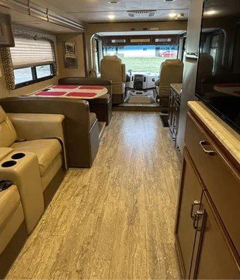 2016 THOR MOTOR COACH HURRICANE 35C - Image 10